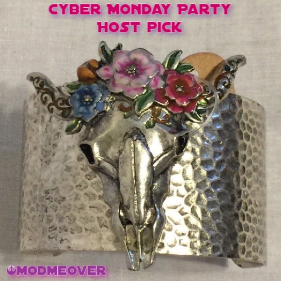 Mod Me Over Jewelry - NWT Boho Hippie Gypsy Longhorn Skull Cuff Bracelet